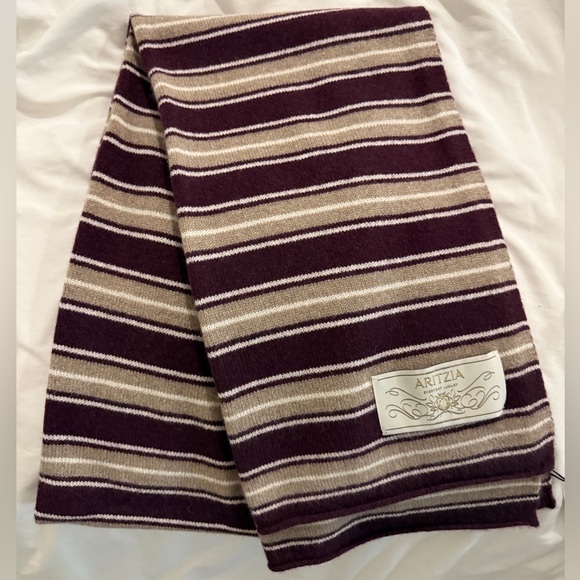 Aritzia Cashmere Scarf - Picture 6 of 6